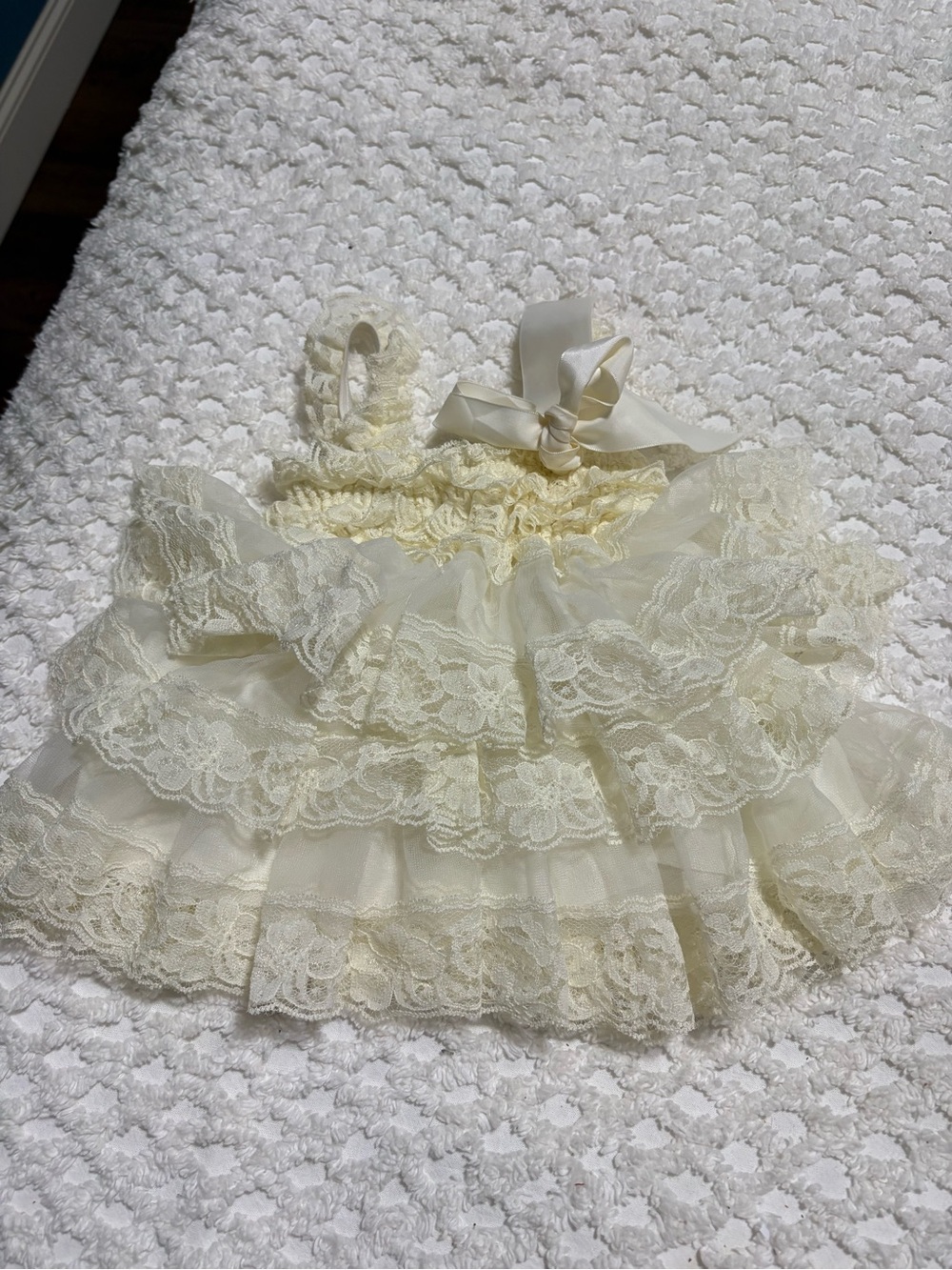 Source Unknown Cream Lace Ruffle Baby Dress with Bow